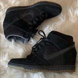 Women's Dunk Sky Hi Essential Sneakers